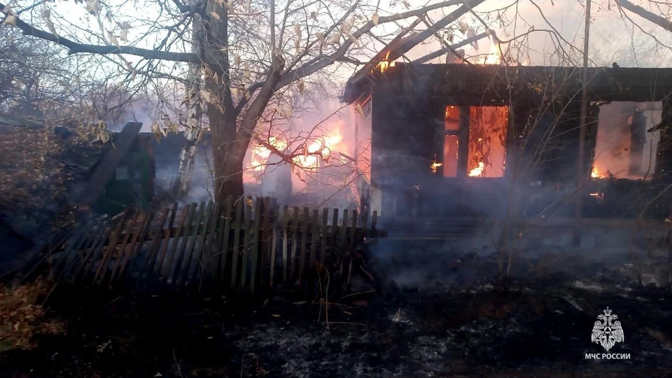 В селе Доброе ЕАО мужчина уснул при топящейся печи и устроил пожар Фото: МЧС ЕАО