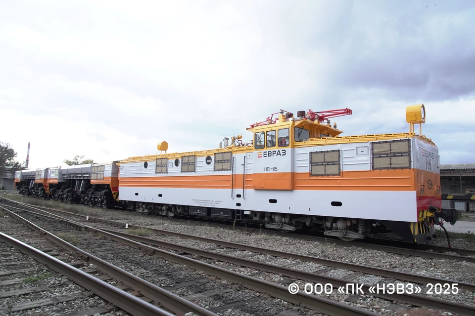 Агрегат для АО «ЕВРАЗ КГОК» произвели на Новочеркасском электровозостроительном заводе. Фото: Максим Максименко