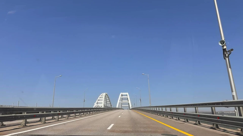 В очереди перед Крымским мостом со стороны Керчи стоят 90 авто