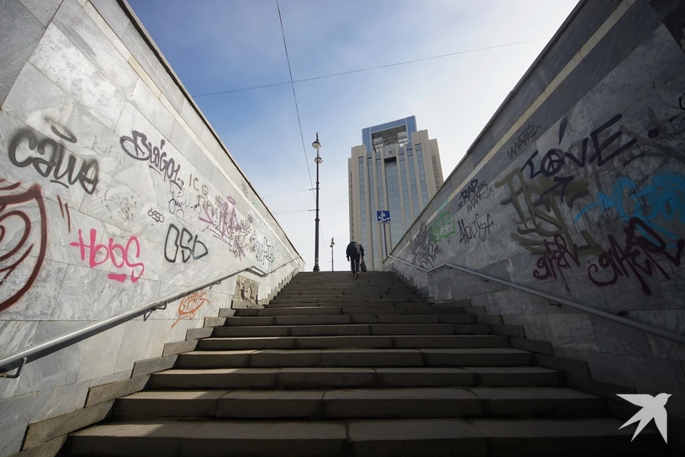 В подземном пешеходном переходе на перекрестке улиц Халтурина – Готвальда установят новые защитные панели