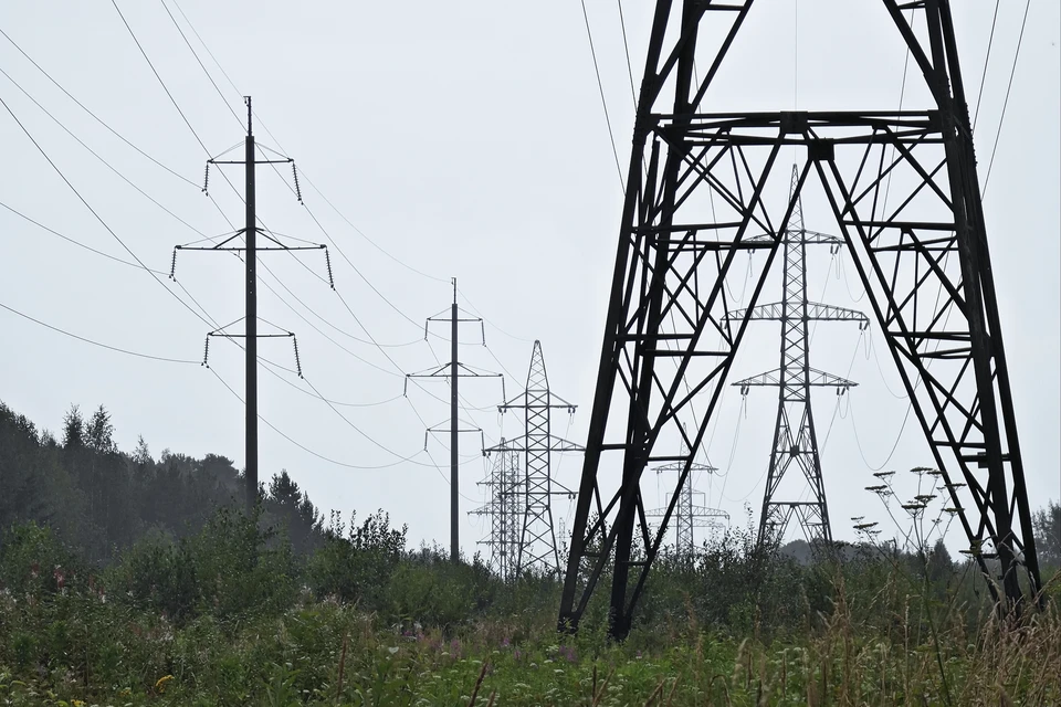 Энергетики работают над устранением аварии.