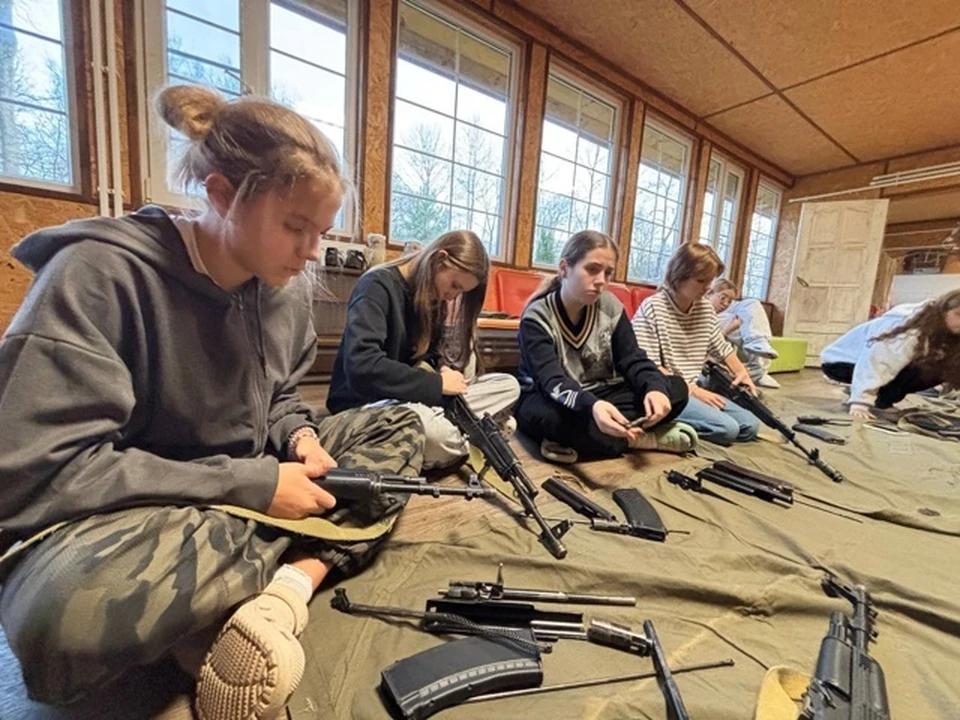 «Юнармеец» в «Детской Республике «Поленово»: профильная смена для будущих защитников Отечества в Тульской области.