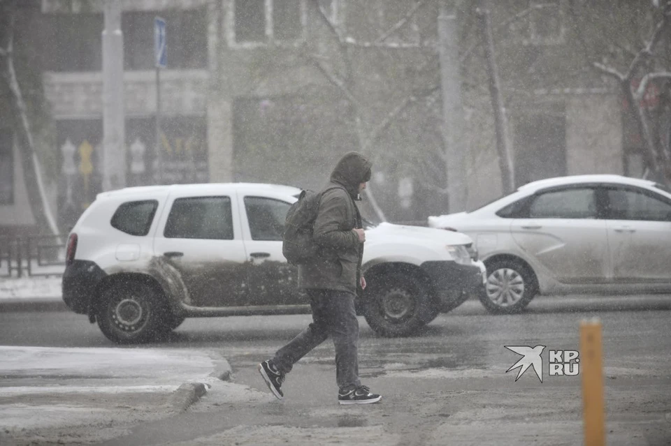 В воскресенье, 2 ноября, в Екатеринбурге выпал первый снег. Архивный снимок