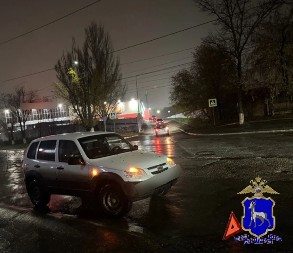 Водитель ехал задним ходом и не заметил пенсионерку.