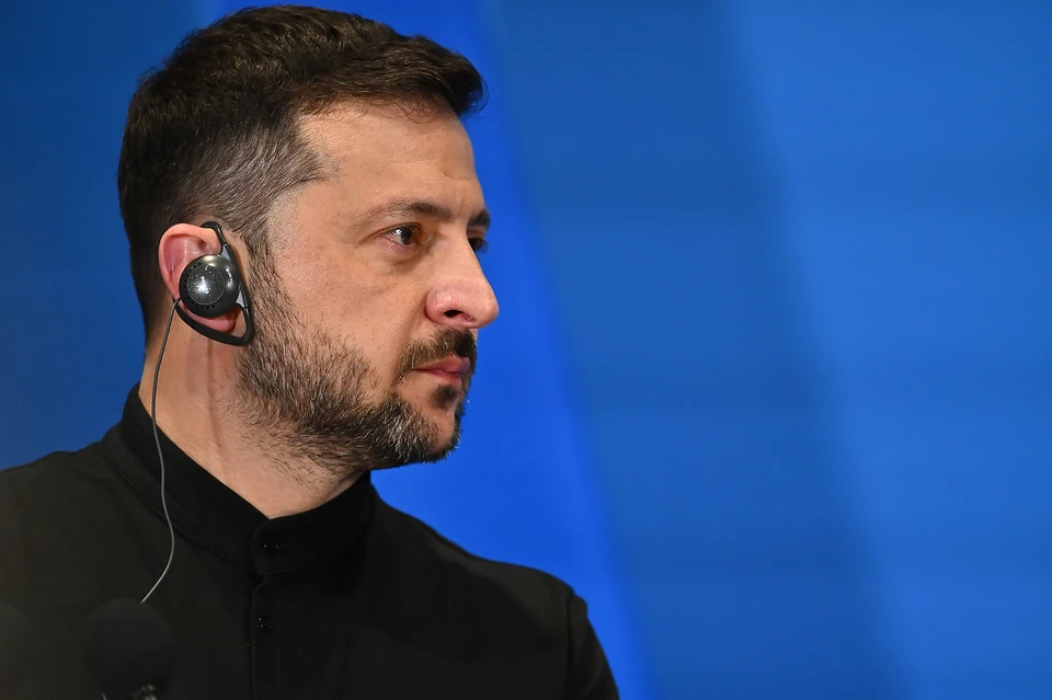 Окружение рисует Зеленскому параллельную реальность, он не видит катастрофы