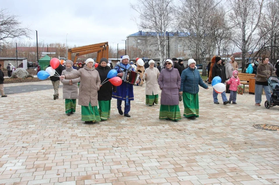 В селе Стрехнино Ишимского округа открыли новый сквер по поручению губернатора