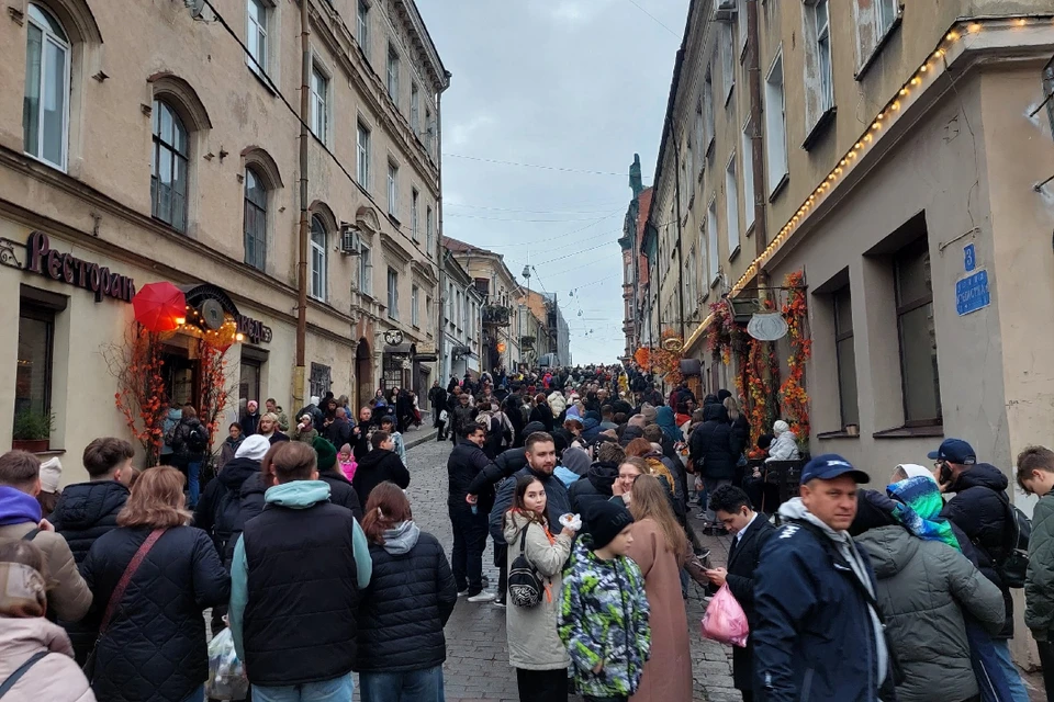 Особенно тяжелая обстановка сложилась возле основных достопримечательностей. Фото: vk.com/rmaz95