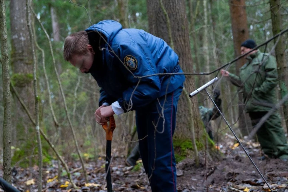 Тела захоронили в Павловском парке, но точное месторасположение могилы скрыли.