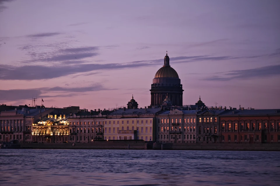 Дожди на время прекратились в Петербурге.