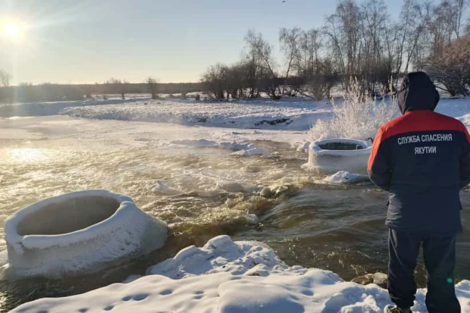 Восстанавливать дамбу начнут 7 ноября. Фото: Служба спасения РС (Я)