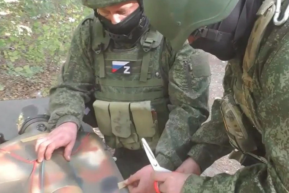 Расчет разведывательного беспилотника Zala готовит птичку к полету. Фото: Минобороны