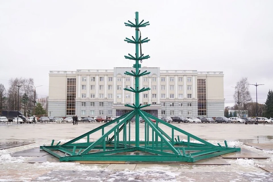 Высота елки – 20 метров. Фото: администрация Ижевска