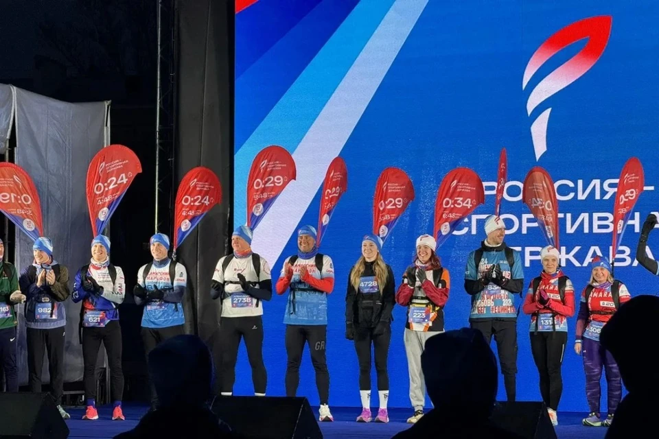 Рано утром на площади Куйбышева в Самаре состоялся массовый забег «Чистый спорт».