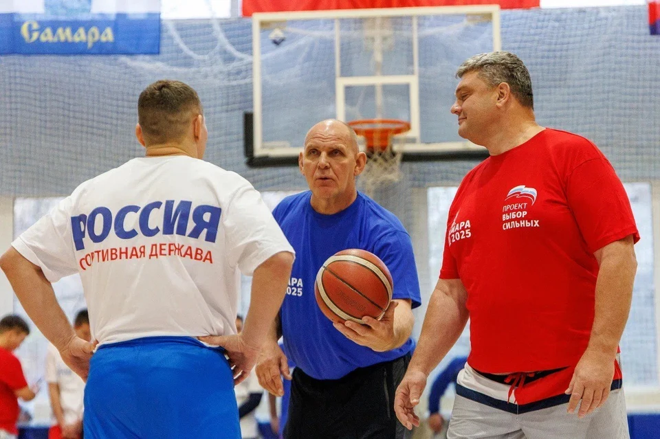 В матче участвовали олимпийские чемпионы, мастера спорта, участники СВО, тренеры, начинающие спортсмены. Фото: Сергей Дмитриенко