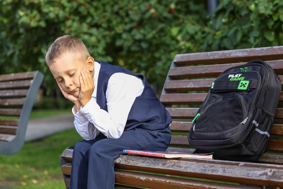 Детям решили «накинуть год слева» - продлить начальное звено, а не выпускать двадцатилетних «двенадцатиклассников».