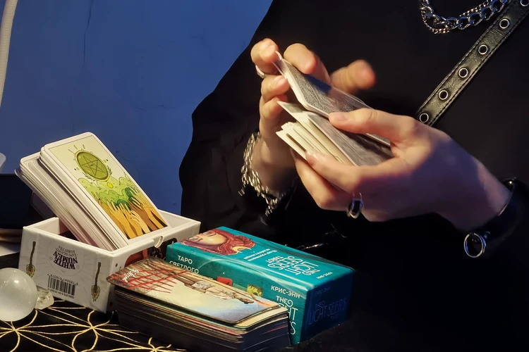 Кровь из яйца и души, проданные Дьяволу: в Костроме студентка потеряла 35 тысяч рублей, пытаясь вернуть парня с помощью «белого мага»