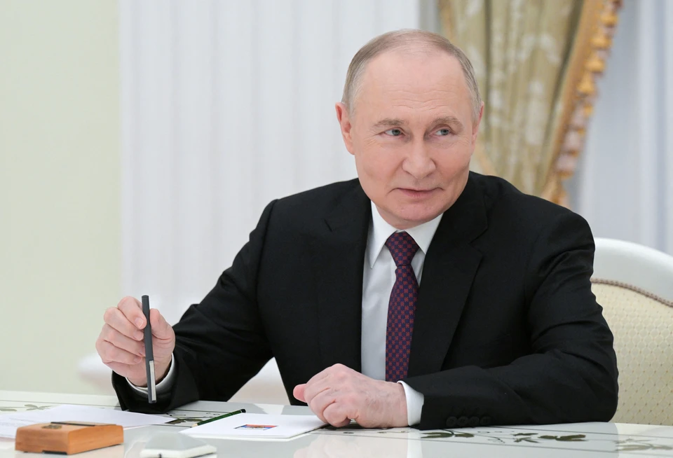 Владимир Путин начал рабочий визит в Самару с посещения ФОК «Орбита»