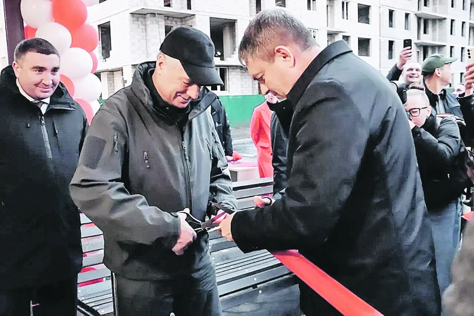 Марат Хуснуллин принял участие во вручении ключей от квартир в новом ЖК Луганска. max.ru/Марат Хуснуллин