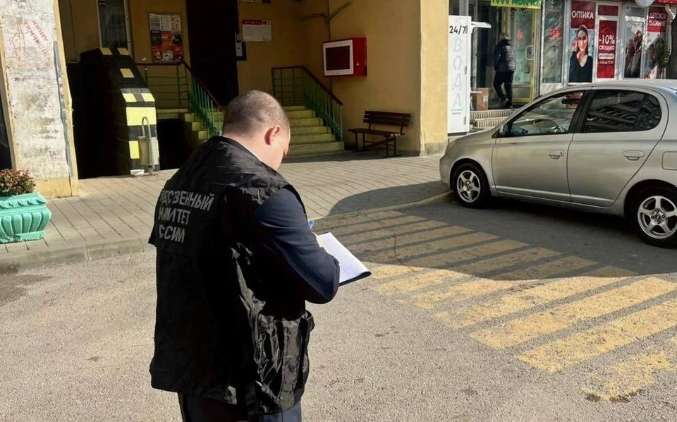 Следователи изучают место происшествия и выявляют всех причастных к нападению. Фото: СК Крыма и Севастополя/Tg