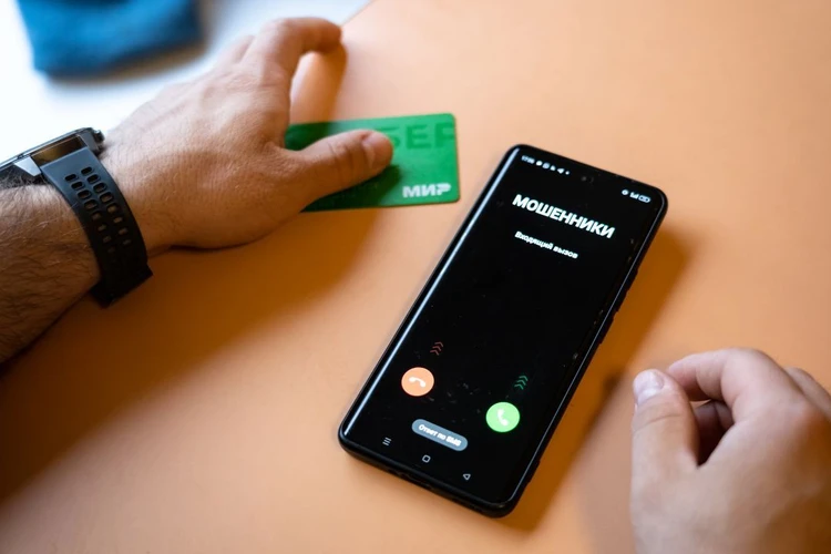 Позвонила «в техподдержку» — осталась без денег: Пенсионерка из Шахт отдала мошенникам 415 тысяч рублей