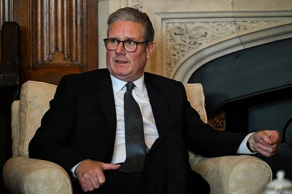 Жители Британии сожгли чучело Стармера в честь ночи Гая Фокса