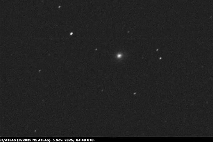 Новые снимки межзвездного пришельца удивили: подозрения, что 3I/ATLAS - это инопланетный корабль, растут