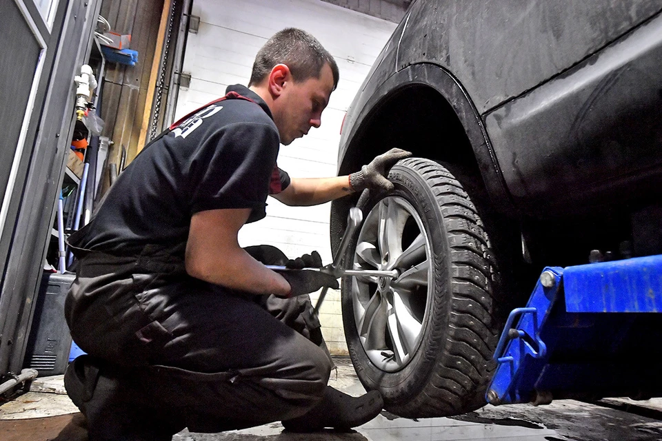 В вечерние и утренние часы температура может опускаться ниже +5 градусов, а значит переход на зимние шины вполне оправдан.