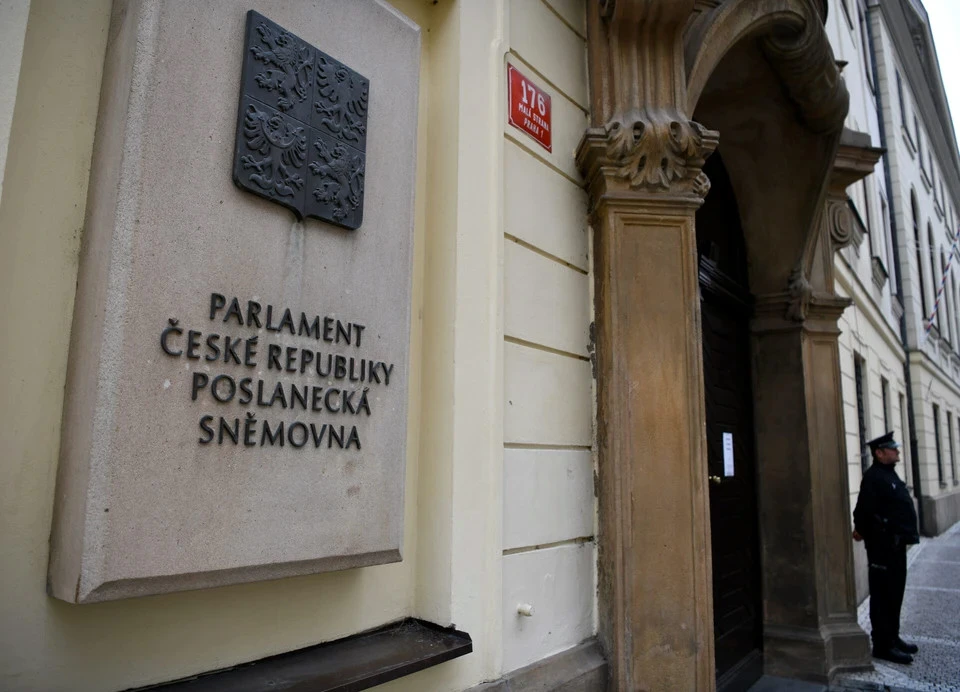 Политик Гавличек призвал снять украинские флаги со зданий госучреждений в Чехии