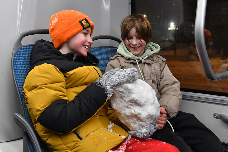 49% респондентов считают, что до 14 лет дети должны ездить в городском транспорте бесплатно