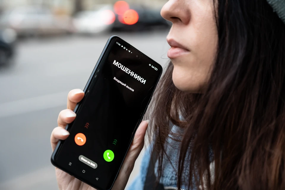 В Нижнем Новгороде 39-летняя женщина стала жертвой многоступенчатой мошеннической схемы.