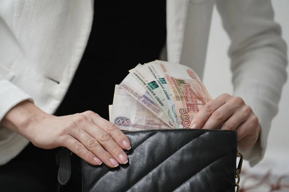 Женщина незаконно получила от государства более 2 млн рублей