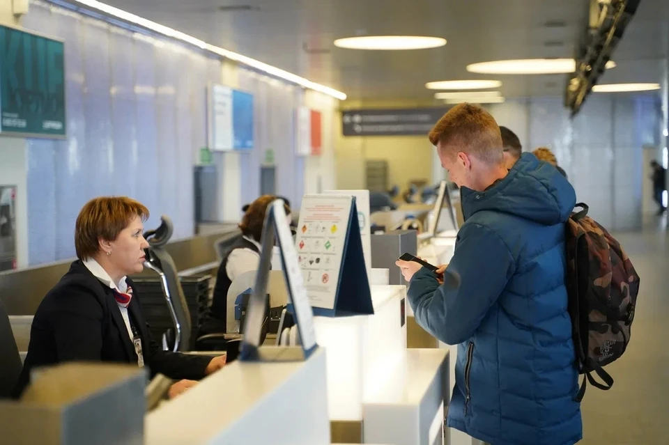 В аэропорту организовали мобильную приемную