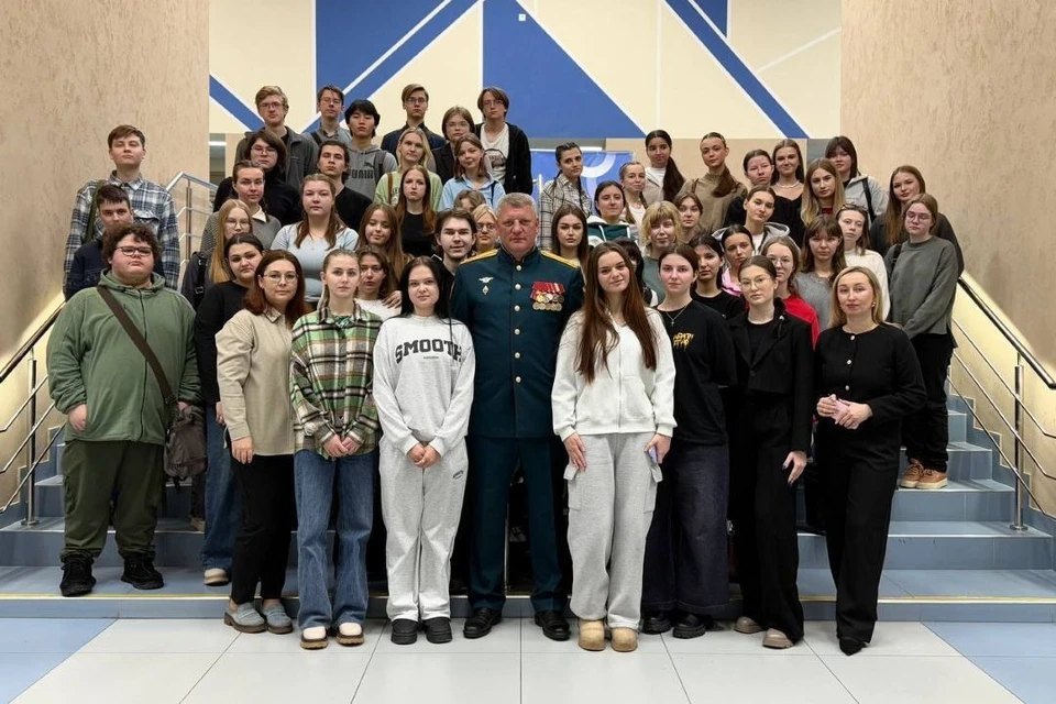 В регионе проходит серия встреч студентов с бойцами в рамках проекта «Твой герой». Фото: пресс-служба правительства Новосибирской области.