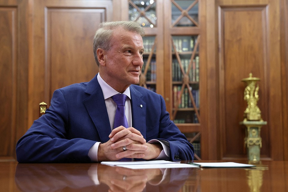 Непростое украшенье: что за умное кольцо надел Греф на встречу с Путиным