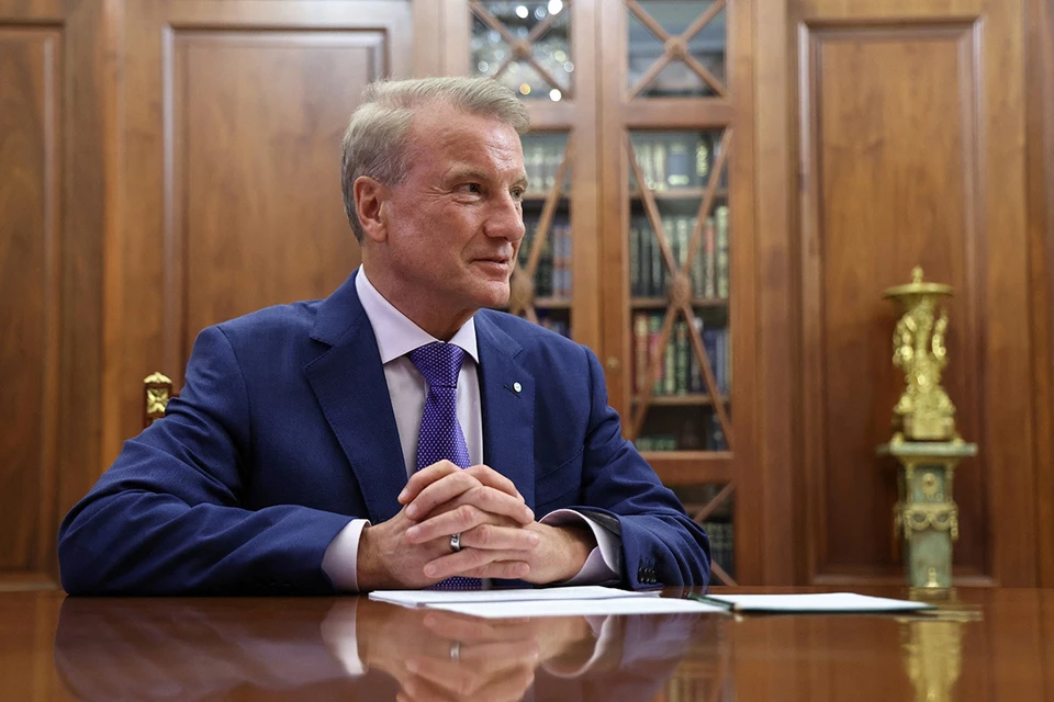 KP.RU выяснил стоимость и функции кольца, которое Греф надел на встречу с Путиным