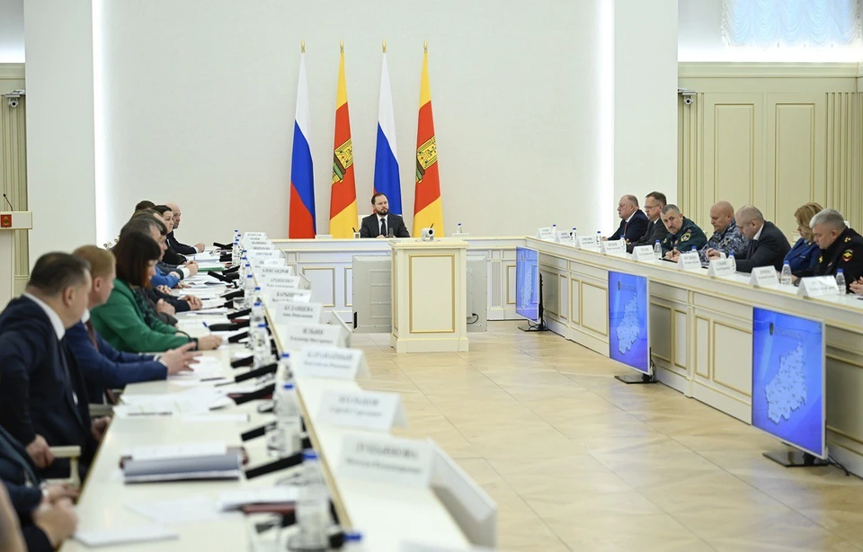 Виталий Королев 11 ноября провел первое свое заседание областного правительства.