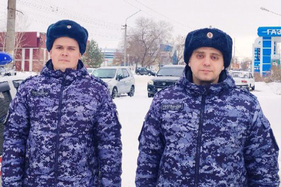 Росгвардейцы обратили внимание на мальчика, который был дезориентирован. Фото: Управление Росгвардии по Алтайскому краю