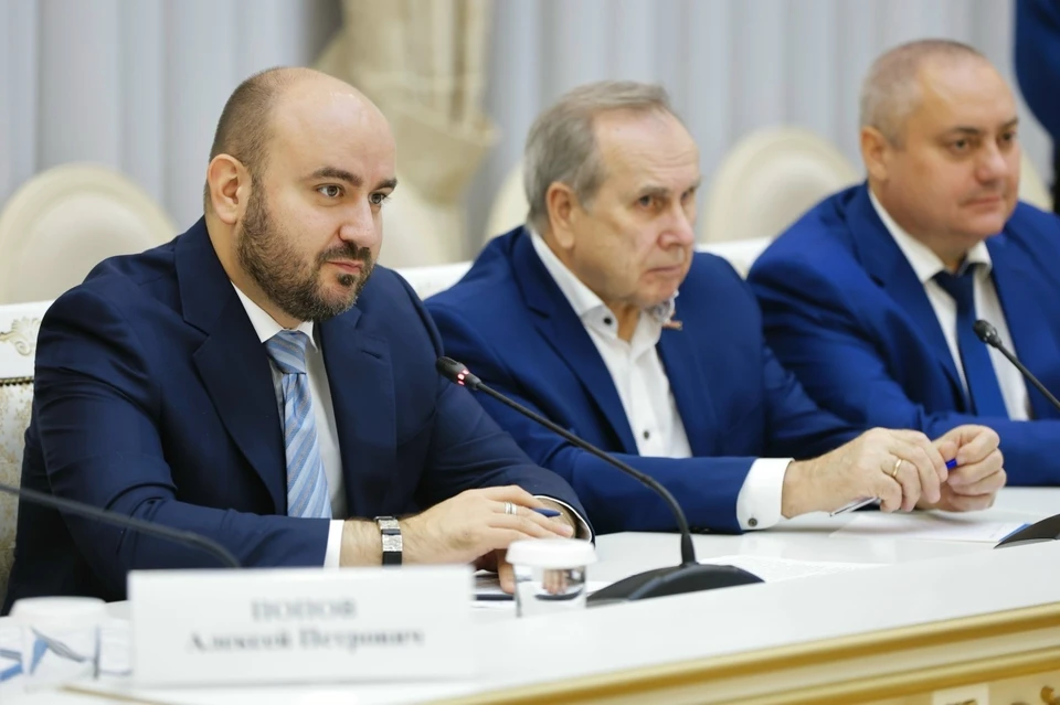 Глава региона вручил награды отличившимся специалистам отрасли и пообщался с молодыми сотрудниками
