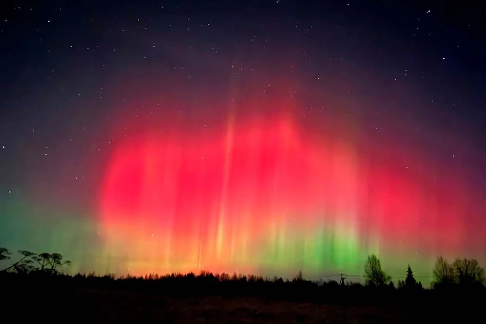 Уникальное атмосферное явление сняли во многих регионах России. Фото: t.me/astrophotoboloto
