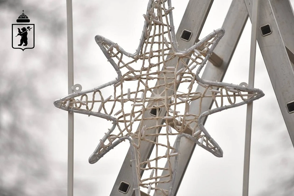 Скоро все улицы засияют новогодними огнями.