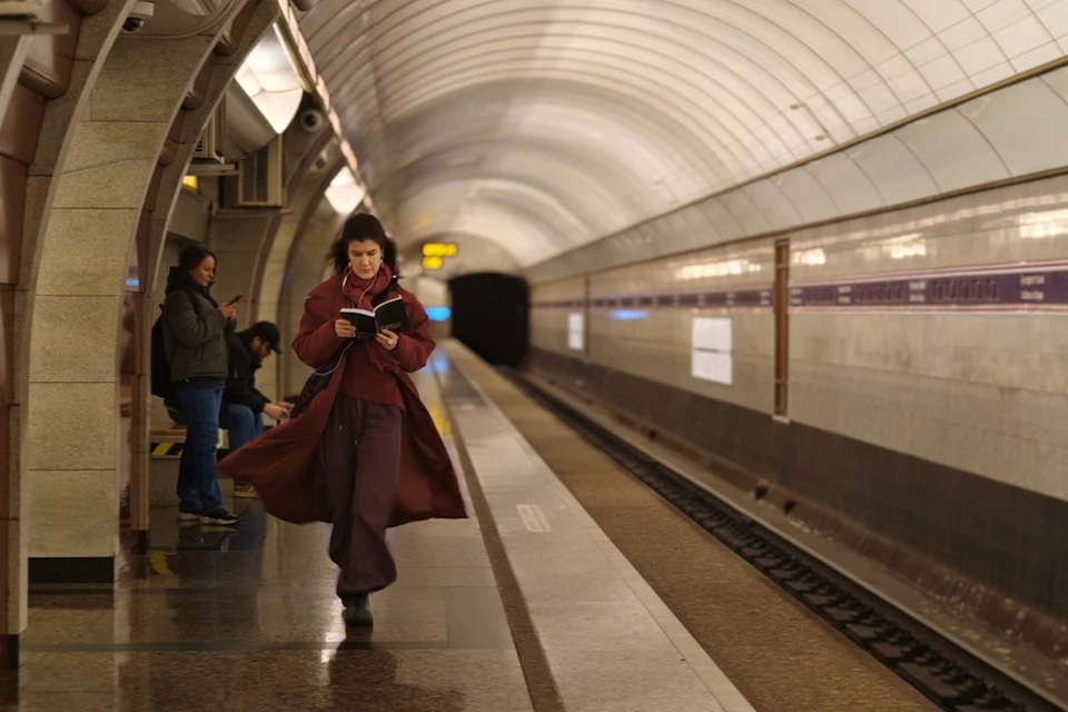 Разбирались с экспертом, почему изменились сроки сдачи новых станций метро Петербурга.