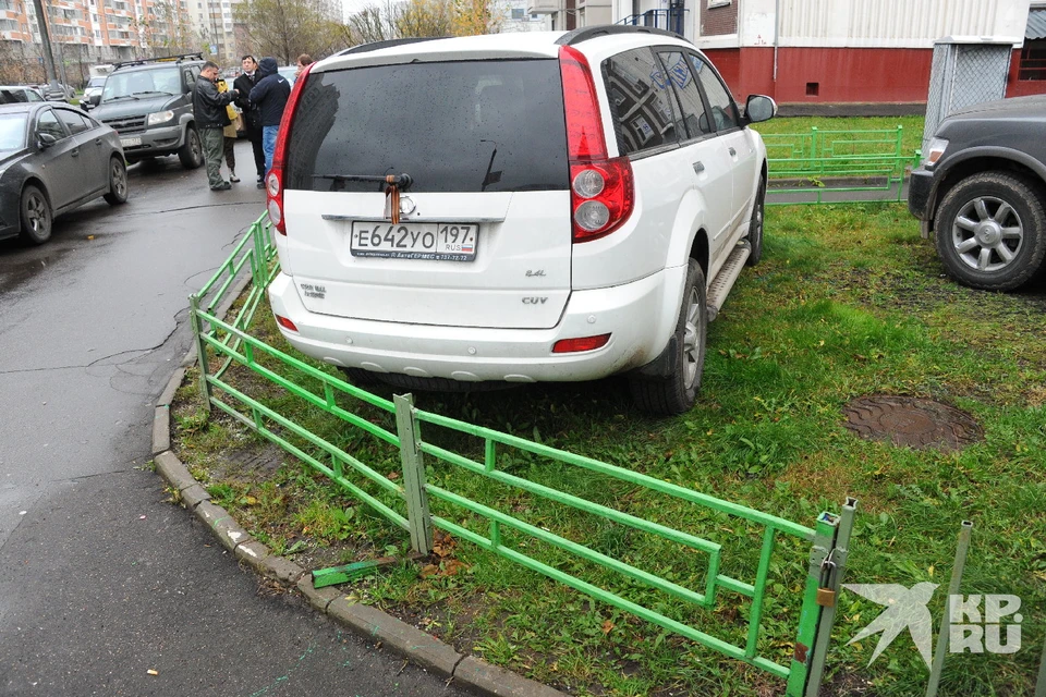 На 11,2 млн рублей оштрафовали автомобилистов в Рязани за парковку на газонах