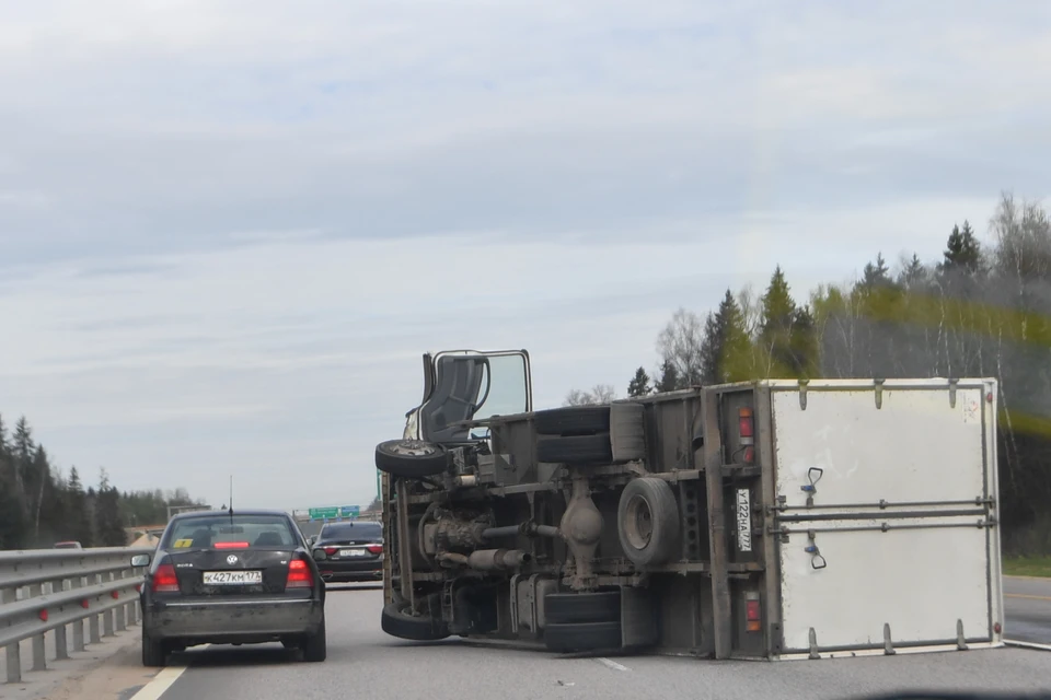 В ДТП двух большегрузов в Ульяновской области пострадал один из водителей. Фото: архив КП