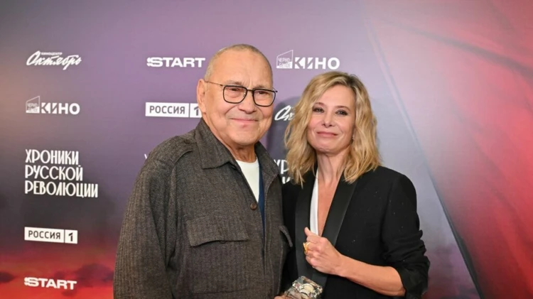 Юлия Высоцкая и Андрей Кончаловский удочерили девочку