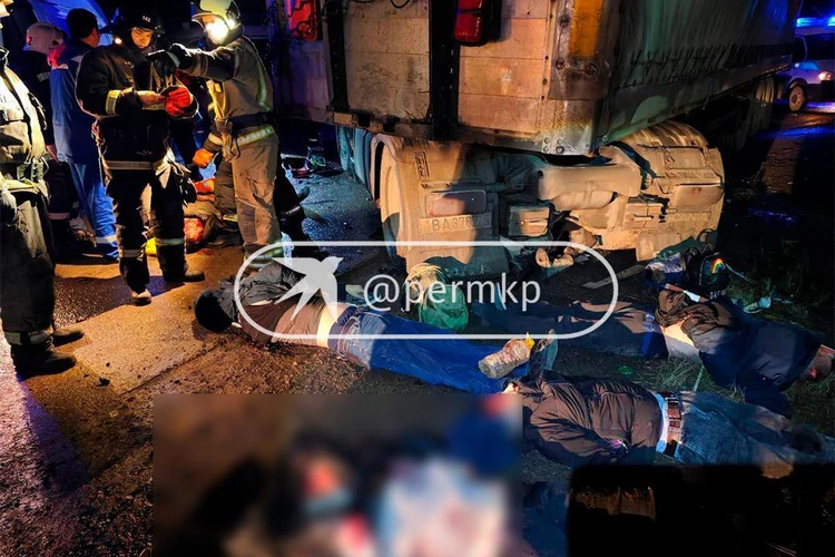«Сижу в ГИБДД, дозвониться до водителя не могу!» Что известно о погибших в аварии на трассе Пермь – Екатеринбург с семью погибшими