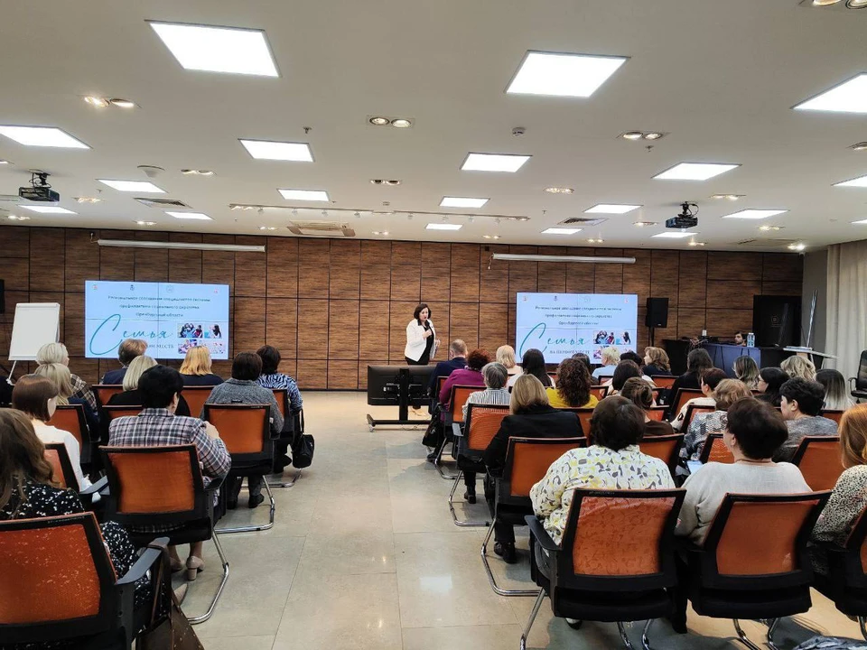 В области активно внедряются новые форматы работы. Особое внимание уделяется поддержке детей-инвалидов и созданию центров семейного устройства.