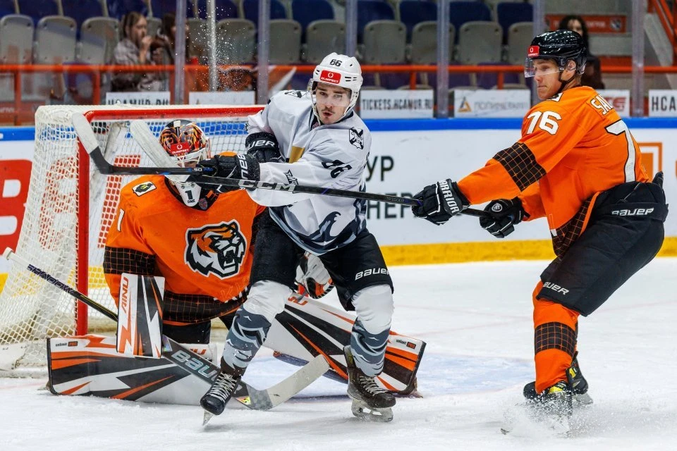 Очередное дальневосточное дерби началось с матча «Амурских Тигров» и «Тайфуна». Фото: МХК «Тайфун»