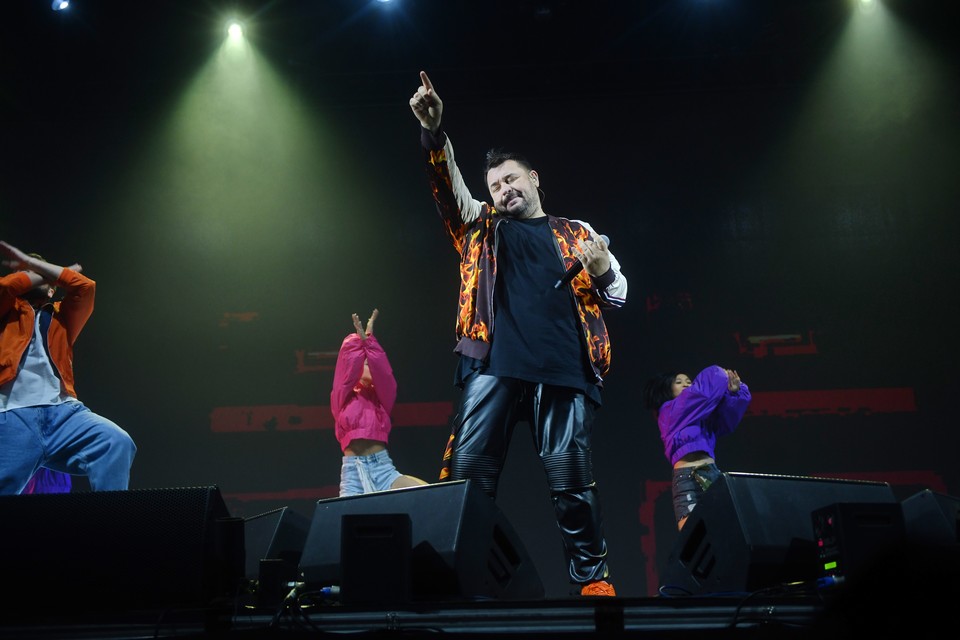 На концерте группы «Руки вверх» в Кемерове зрителей засыпали воздушными шарами.