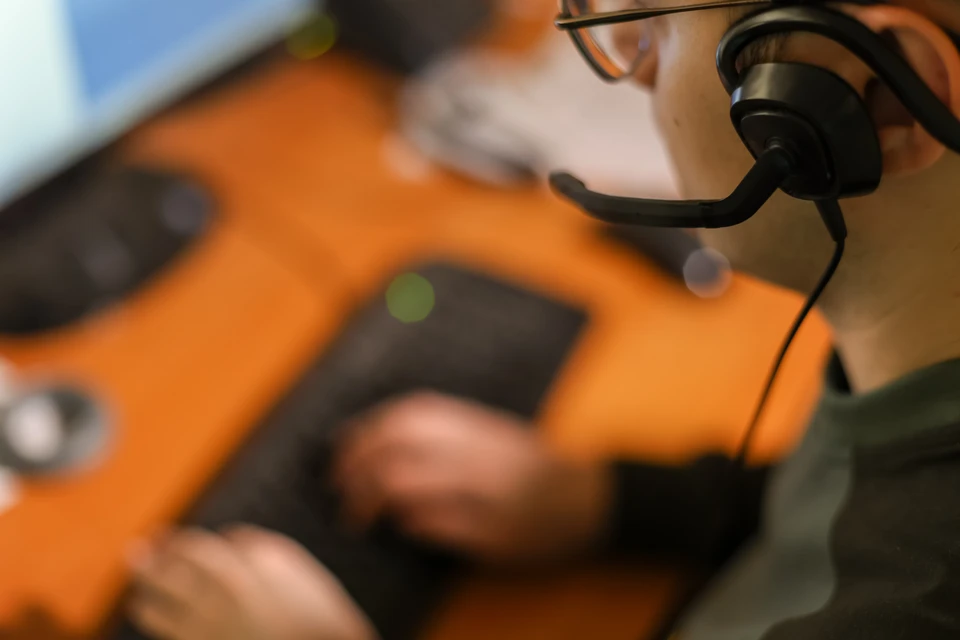 Мошенники стали чаще похищать деньги взрослых через детей