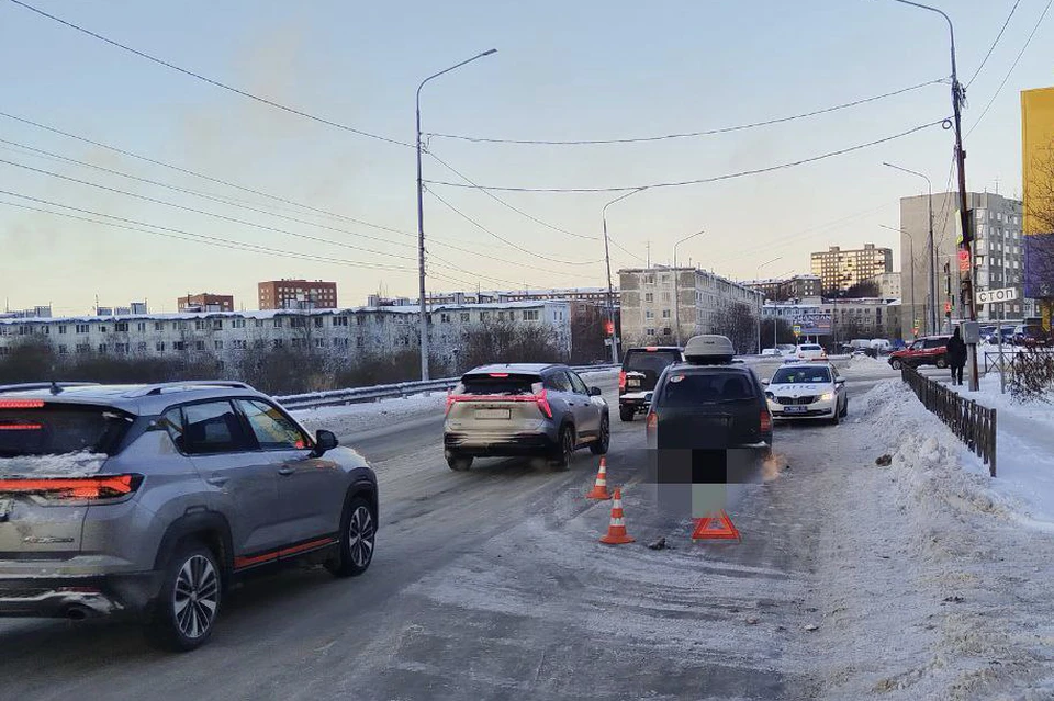 Женщина, 1939 года рождения, получила травмы, с которыми ее госпитализировали в медучреждение. Фото: Госавтоинспекция по Мурманской области